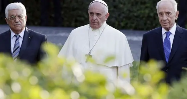 Il Papa telefona a Peres e Abu Mazen