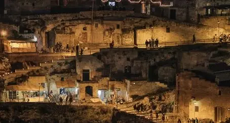 Gesù nasce tra i sassi, il presepe più grande del mondo è a Matera