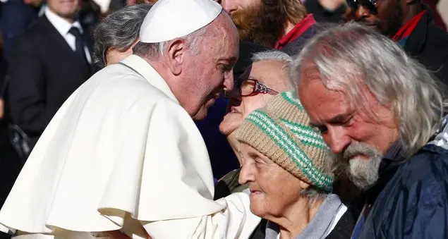 Il Papa regala 400 sacchi a pelo