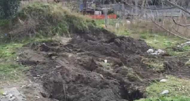 Studenti si scattano il selfie sulla scena del crimine