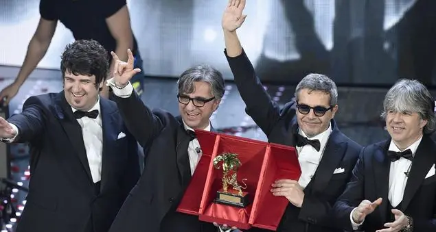 Gli Stadio: «Abbiamo vinto cantando l'amore tra padri e figli»