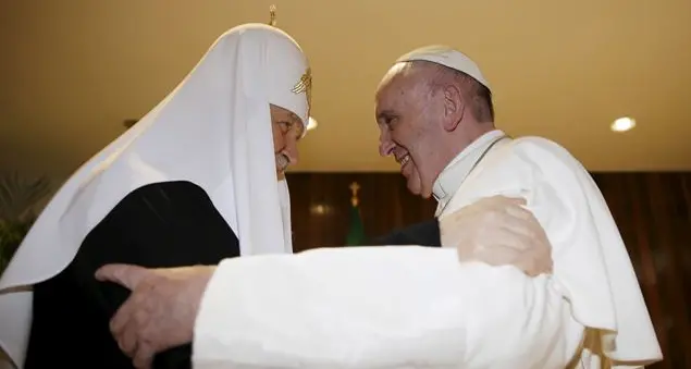 Il Papa e il Patriarca: «Siamo fratelli, lavoriamo per la pace»