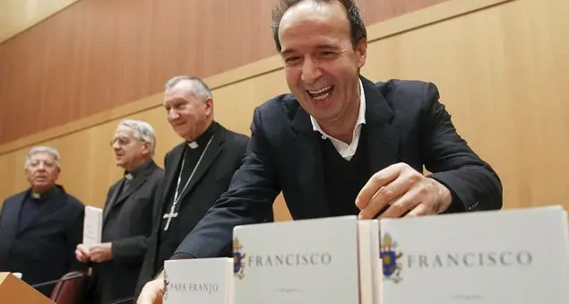 Benigni: «Francesco traghetta la Chiesa verso il Vangelo»