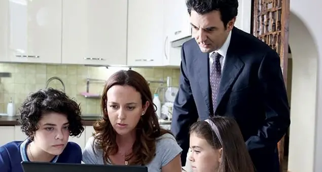 Caterina Guzzanti. «Sapete che ora sono tre volte mamma?»