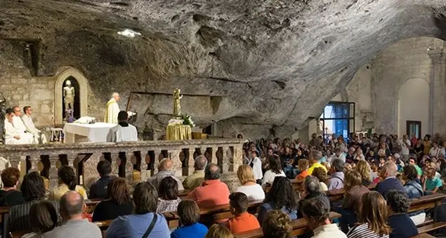 Santuario di Monte Sant’Angelo. Nella grotta dell’arcangelo Michele