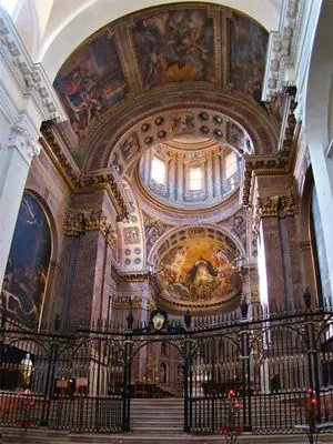 La Basilica di San Domenico a Bologna, dove dal 1267 sono custodite le reliquie del fondatore dell’Ordine dei Frati Predicatori. Nella chiesa si trova l’arca realizzata da Niccolò Pisano, arricchita nei secoli dagli interventi di importanti artisti, tra cui Michelangelo