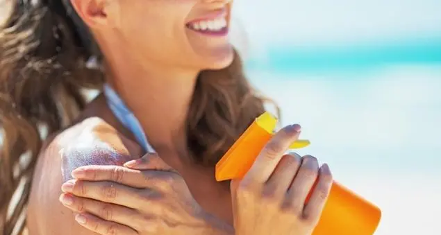 Come abbronzarsi senza rischi per la pelle