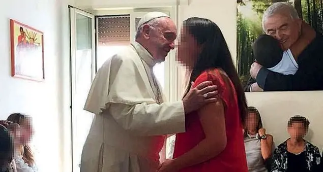 Francesco alle ex prostitute: «Ragazze, vi chiedo perdono»