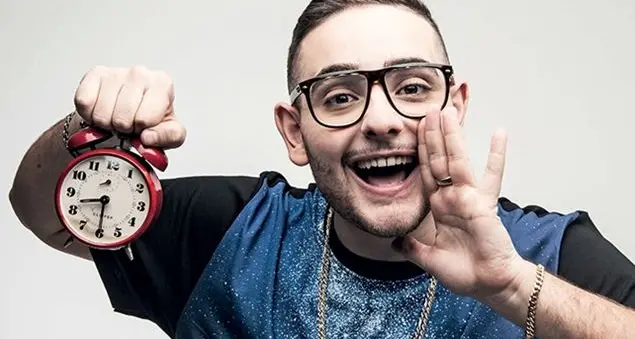 Il rapper Rocco Hunt: «Non dimentico quando stavo in pescheria»