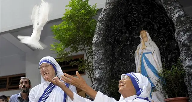 Le Missionarie della carità: quelle 6 mila sorelle che aiutano chi è in difficoltà