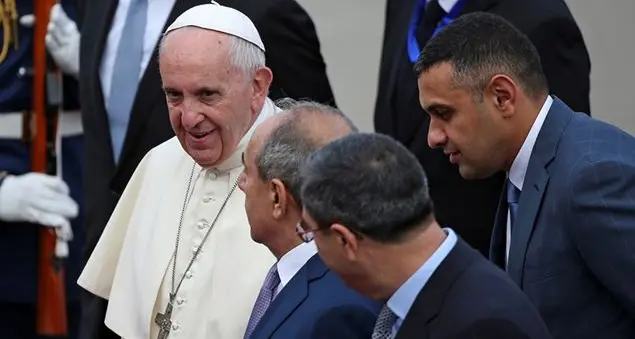 Né tiepidi né troppo attivi, il cristiano non mira al proprio comodo o al prestigio