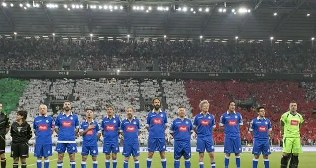 Cantanti contro attori nella partita del cuore