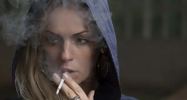 Le sigarette provocano schizofrenia: i rischi che non conoscevate del fumo