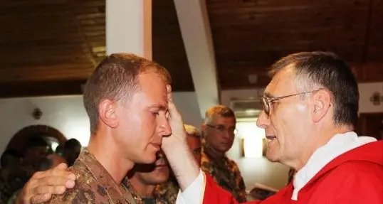 «Le stellette sono la password per stare nelle Forze armate»