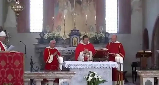 È “valida” la messa se si esce subito dopo il Padre nostro?