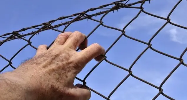 Ecco gli uomini ombra che non hanno voce