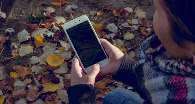 Cellulari in classe? La scuola deve rimanere un'oasi