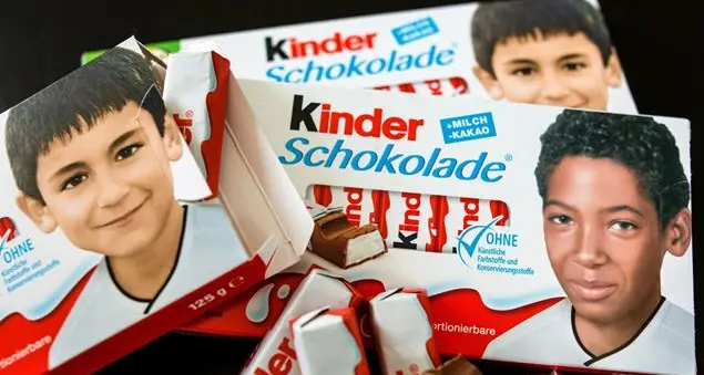 «No ai bambini neri sulle barrette Kinder». Sono Boateng e Gündoğan da piccoli