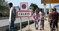 \"La grande muraglia di Calais\", così Londra respinge i migranti