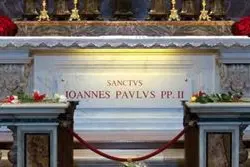 La tomba nella Basilica di San Pietro dove sono conservate le spoglie mortali