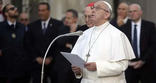 Disoccupati e bambini sfruttati ai piedi di Maria