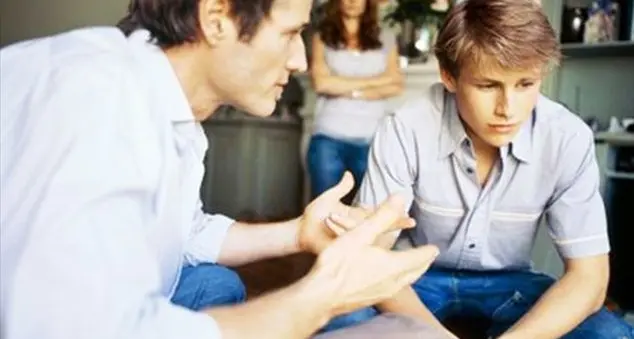 Quel figlio egoista con i genitori \"a servizio\"