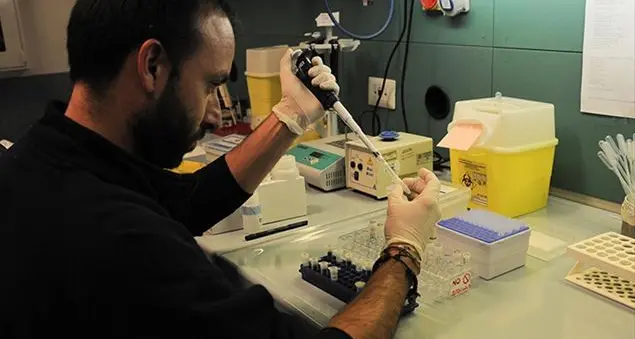 Roberto Burioni: «Meningite? Meno allarmi e più vaccini»