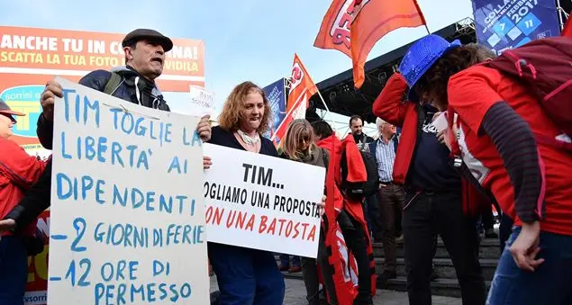 Per i lavoratori Tim la musica è stonata