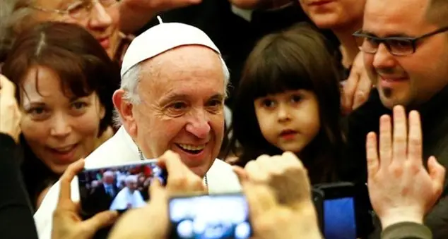 Papa Francesco ai giovani del Sud: «Quando non si guadagna il pane si perde la dignità»