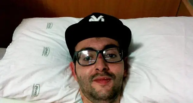 Andrea muove solo gli occhi e fa il dj