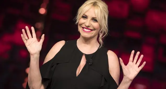 Standing Ovation, Antonella Clerici fa cantare genitori e figli