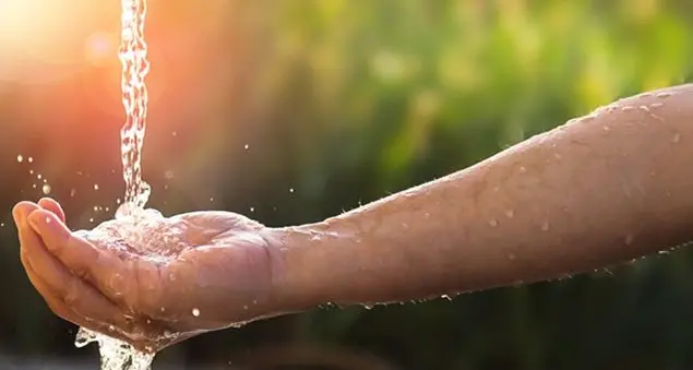 L'acqua, basta con gli sprechi