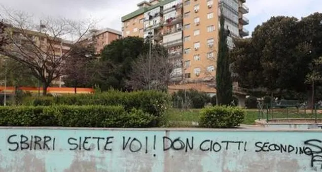 Nuova scritta contro don Luigi Ciotti, a Palermo