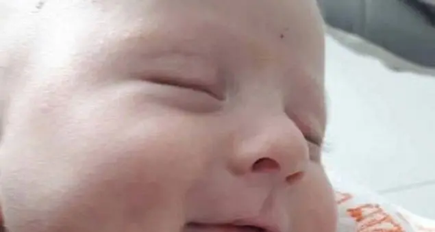 La sfida del piccolo Felice, \"bambino farfalla\"