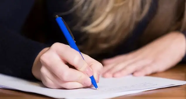 Una ragazza scrive al vescovo: «Troppi suicidi, insegnateci a capire il dolore degli altri»