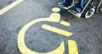 Posteggiare nei posti per disabili è reato, a volte
