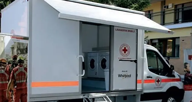 Una lavanderia mobile per gli amatriciani