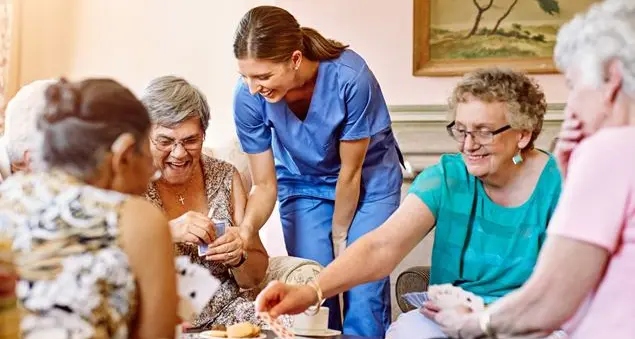 Italiani, sempre più vecchi, sempre di meno