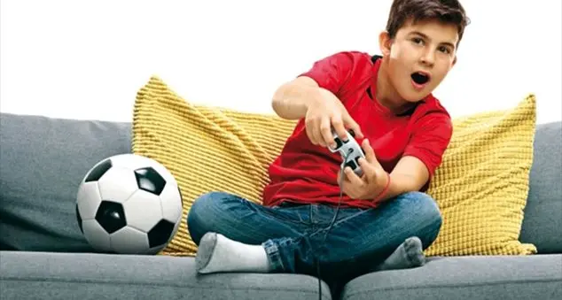 «Mio figlio con i videogame strepita e sembra matto. Ma è sano?»