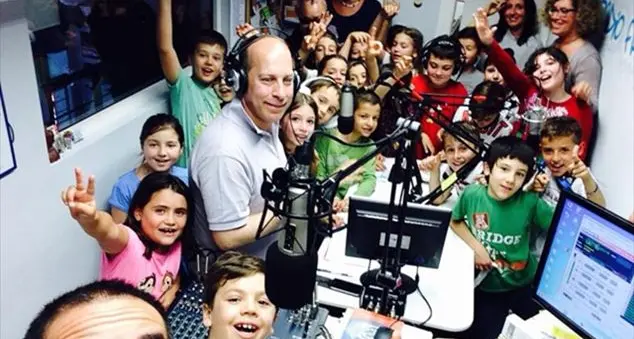 Don Roberto Fiscer: la voce di Dio si ascolta alla radio