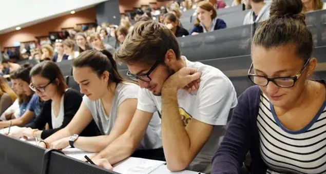 Boom di iscrizioni ai test di Medicina