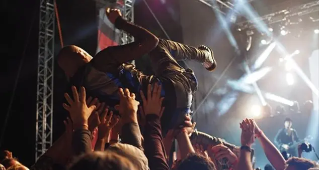 «Basta musica da settantenni in chiesa! Largo al rock cristiano!»