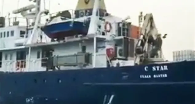 Quella rete di mercenari dietro la nave anti migranti della destra europea