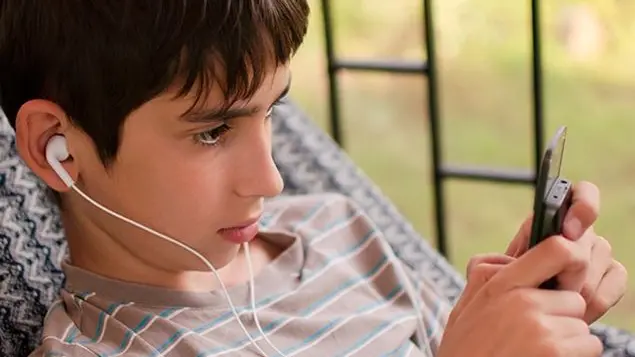 Se un figlio di 13 anni pretende privacy col suo Whatsapp