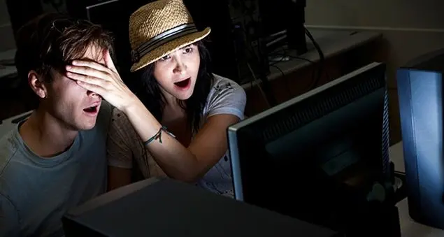 «Mio figlio guarda i porno. Ha imparato da papà»