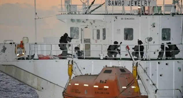 Una Santa Barbara galleggiante: cos'è una \"floating armoury\"