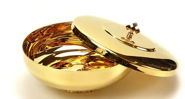 È normale coprire il pane eucaristico durante la messa?