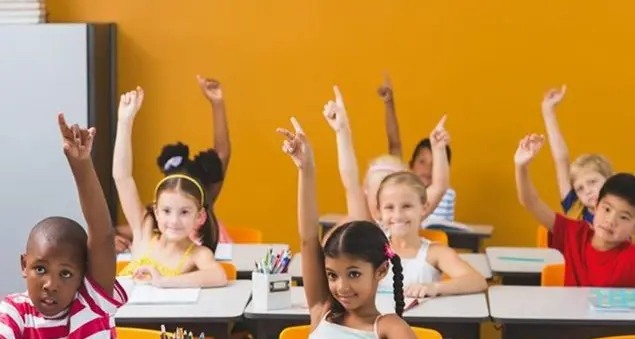 Da sola in una classe di stranieri. E la bambina ha gettato la spugna