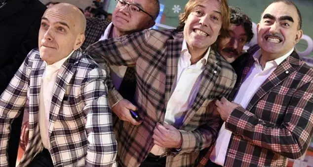 Quando gli Elii facevano i \"musichioni\" e gli auguri al Papa