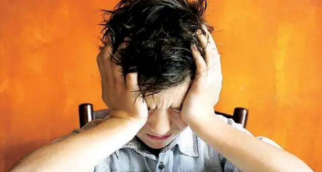 «Scuole medie appena iniziate, ed è già stressato: colpa dell'età o della scuola prima delle 8?»
